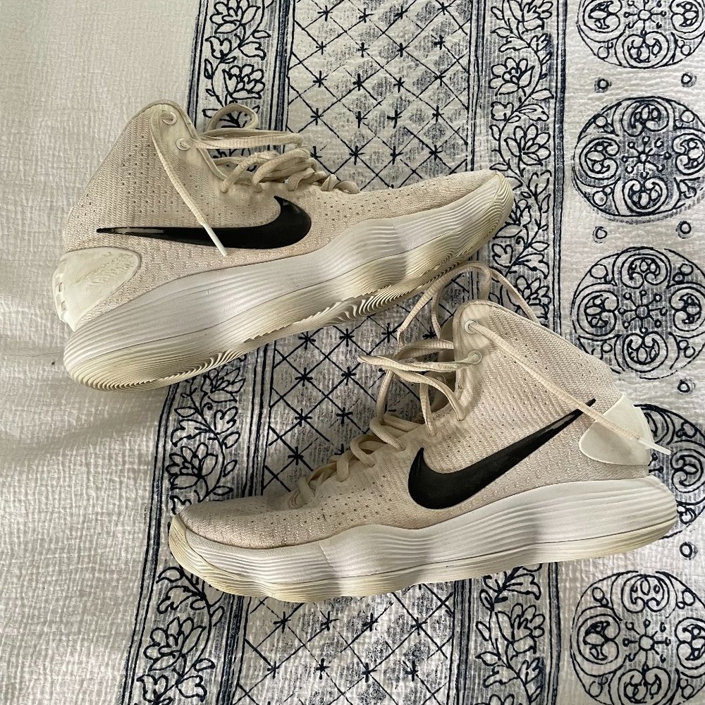 Nike size 9 Basketball Shoes
